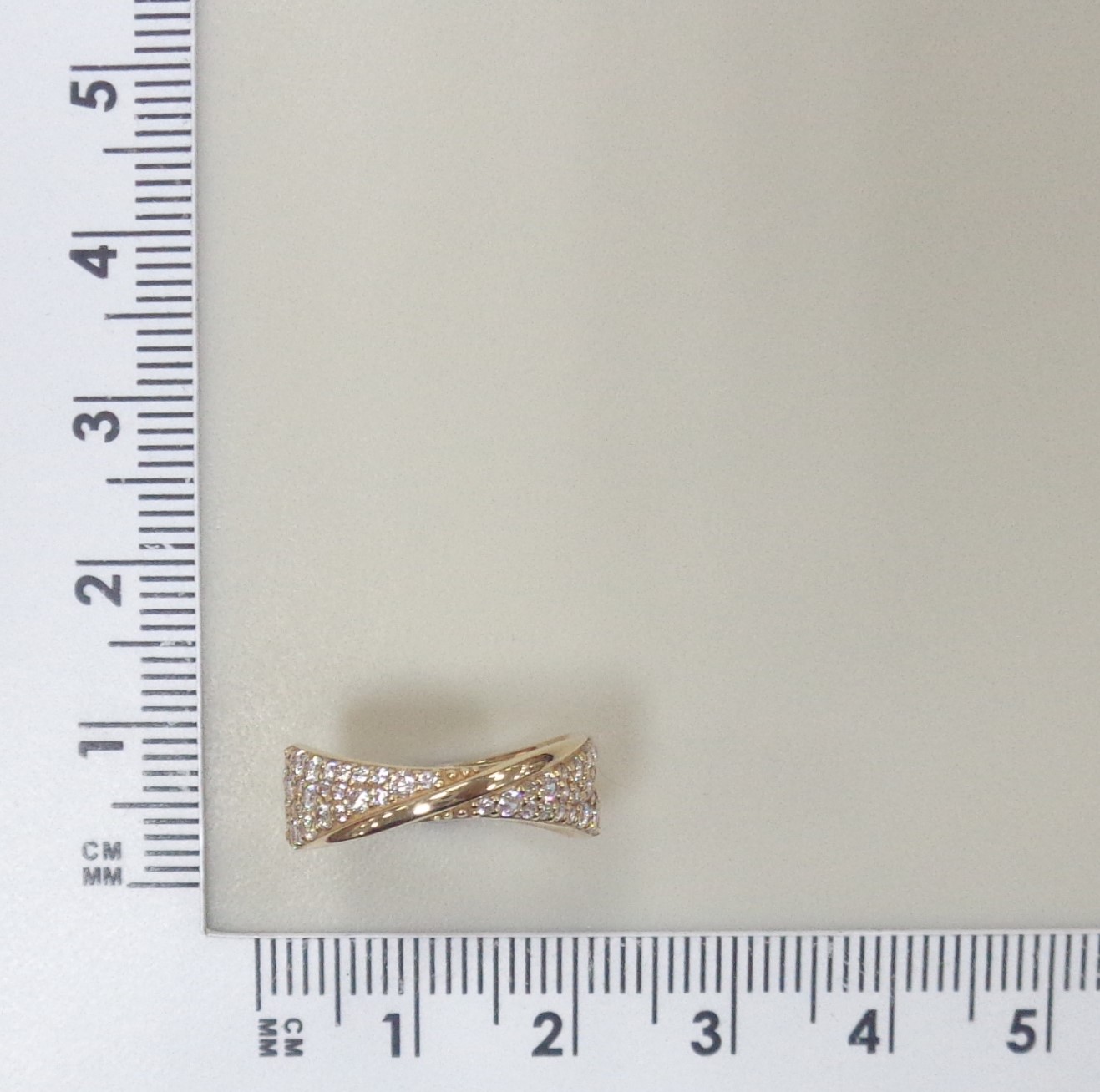 Золотое кольцо 585 пробы; вставки 56 Фианит бесцв.;